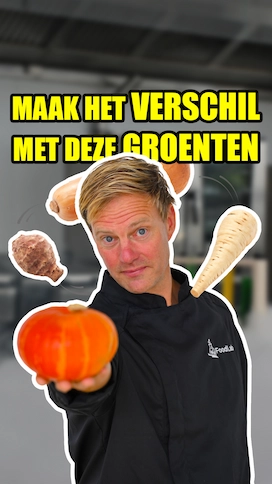 FoodLab-chef houdt een pompoen naar voren, met afbeeldingen van pompoen, pastinaak en aardpeer om hem heen. Op de afbeelding staat: ‘Maak het verschil met deze groenten’