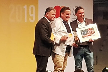 Anton van Gelder reikt Gault & Millau prijs voor Groentechef van het jaar uit