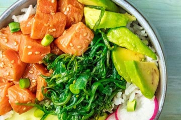 De eerste Hawaiiaanse Poké Bowl van Nederland