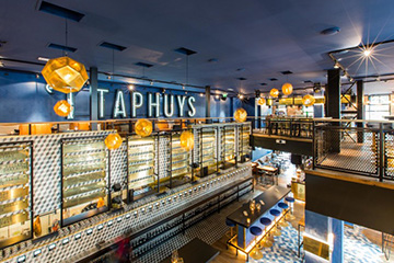 Tappen uit de tapwand bij ‘t Taphuys