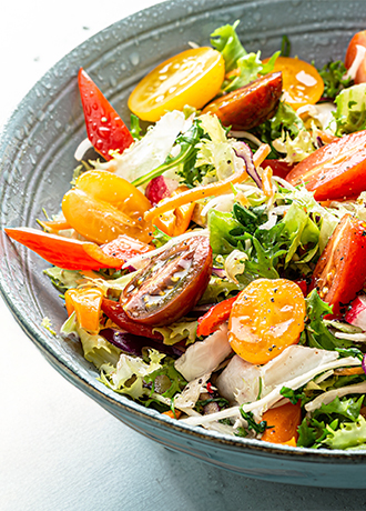 <section>   <div style="background:#0008;padding:12px 16px;border-radius:8px;color:#fff;">     <div style="font-size:32px;font-weight:700;line-height:1.15;">       Toppings &<br>Dressings     </div>     <div style="margin-top:8px;font-size:22px;line-height:1.3;">       Ideaal voor salades & sandwiches     </div>   </div> </section>